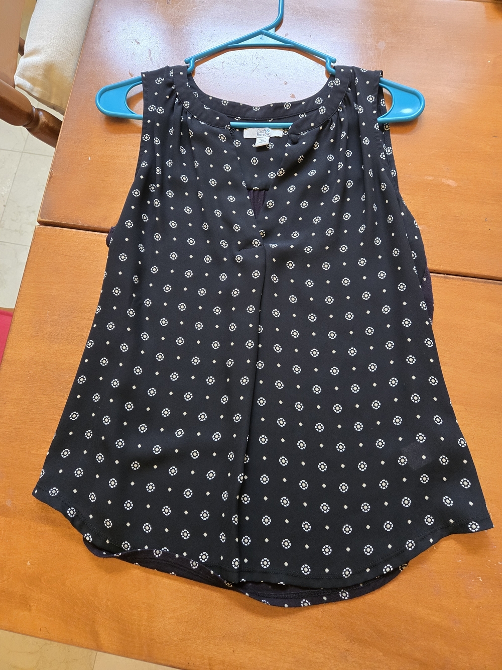 croft & barrow Black Sleeveless Camisole with White Dot Floral Print